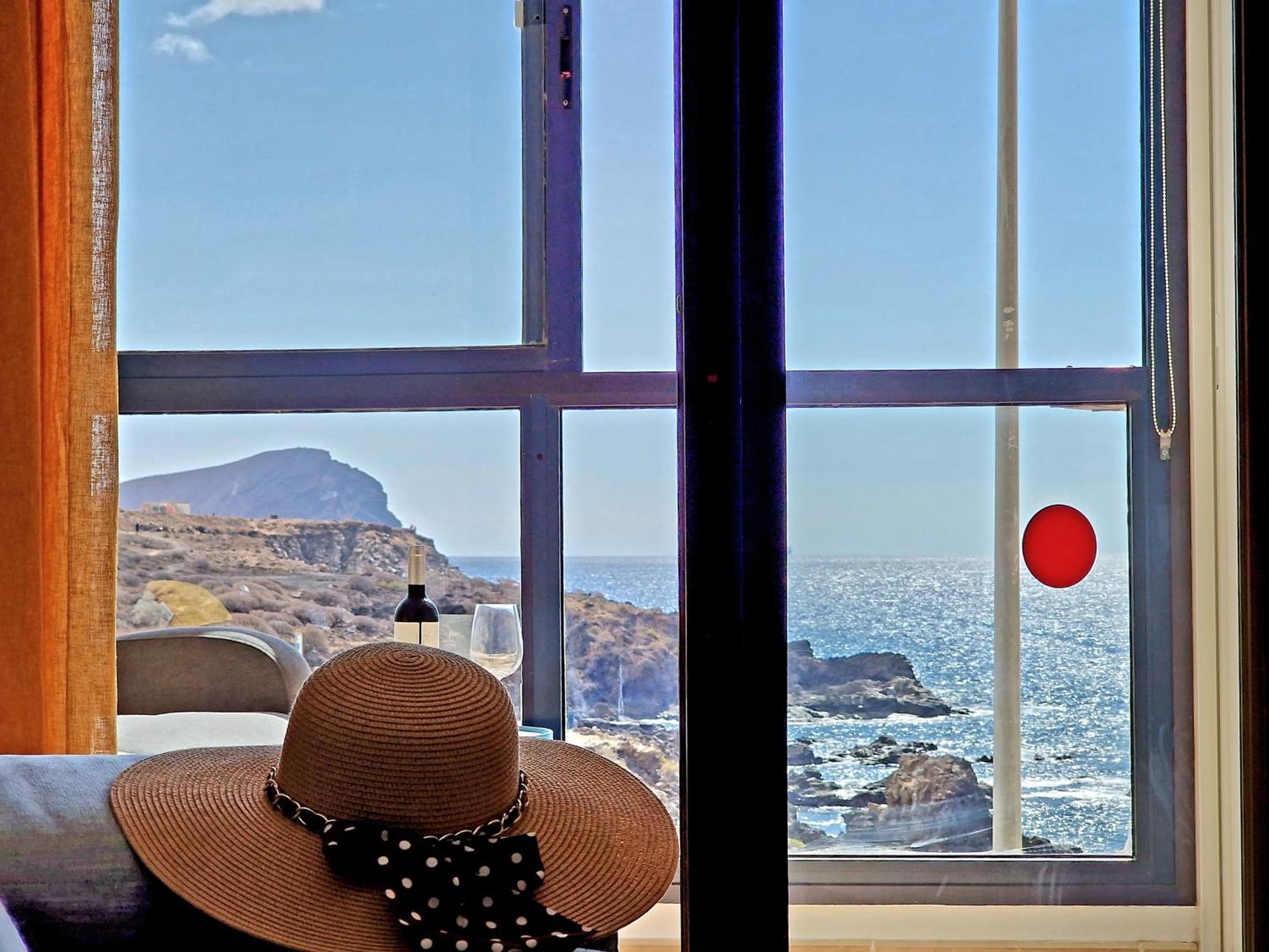 Las Rocas By The Ocean, Wifi And Sea View Los Abrigos Eksteriør bilde