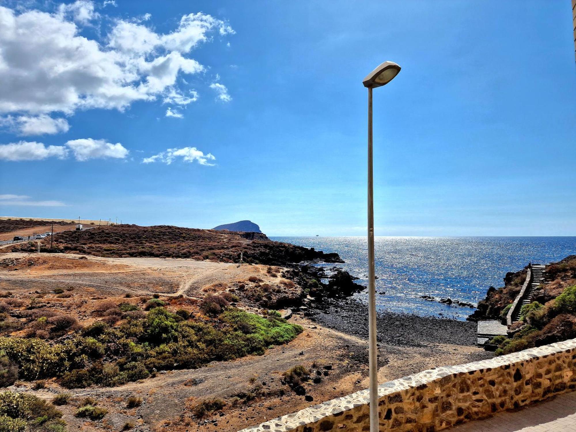 Las Rocas By The Ocean, Wifi And Sea View Los Abrigos Eksteriør bilde